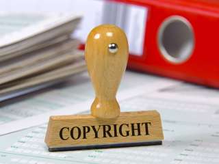 Co rozumiemy przez przekazanie praw autorskich?