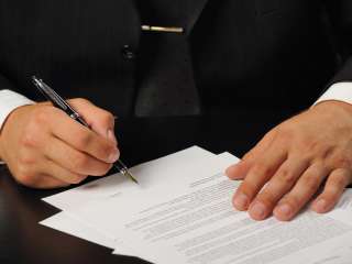 Czy sporządzenie umowy wymaga współpracy z prawnikiem?