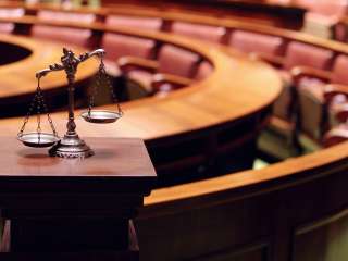 Konsekwencje niestawiennictwa się na sprawie sądowej – problemy prawne świadków